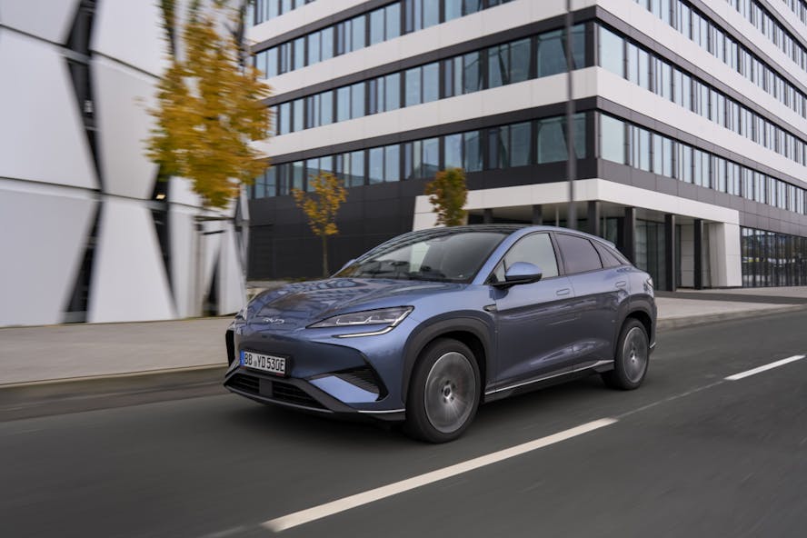 BYD Sealion 7 Exterior in urban area