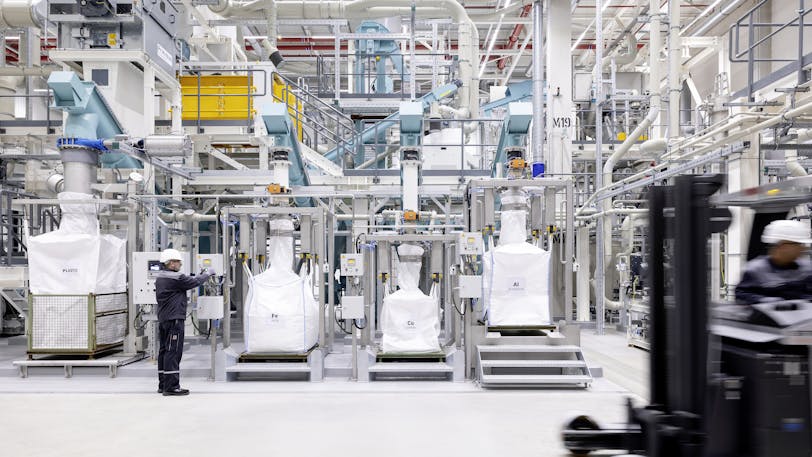 Mercedes-Benz EV battery recycling factory interior