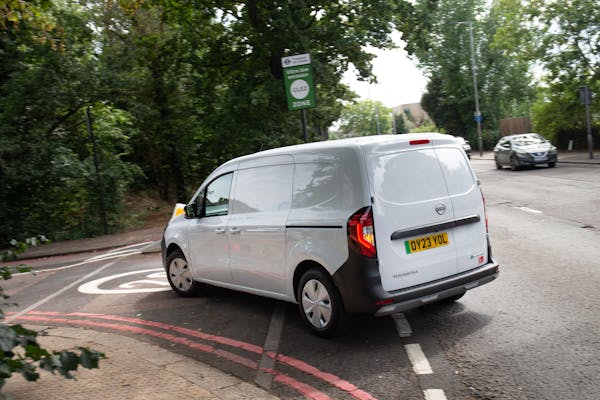 Nissan electric van driving in ulez zone 