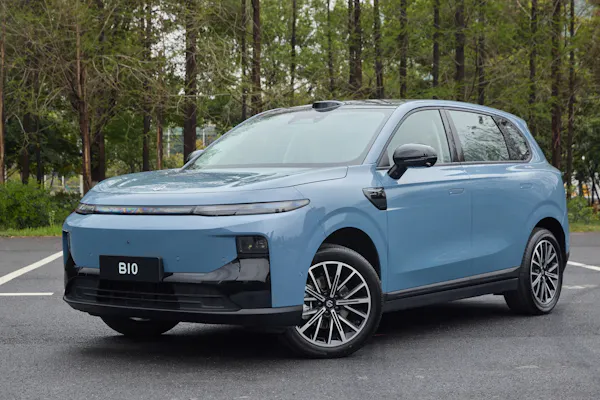 Leapmotor b10 electric car in blue