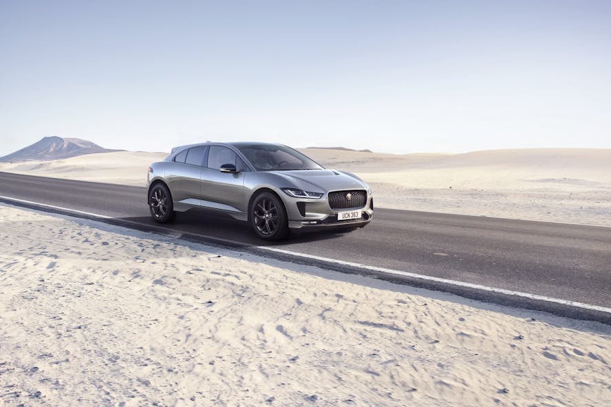 Jaguar i-pace desert