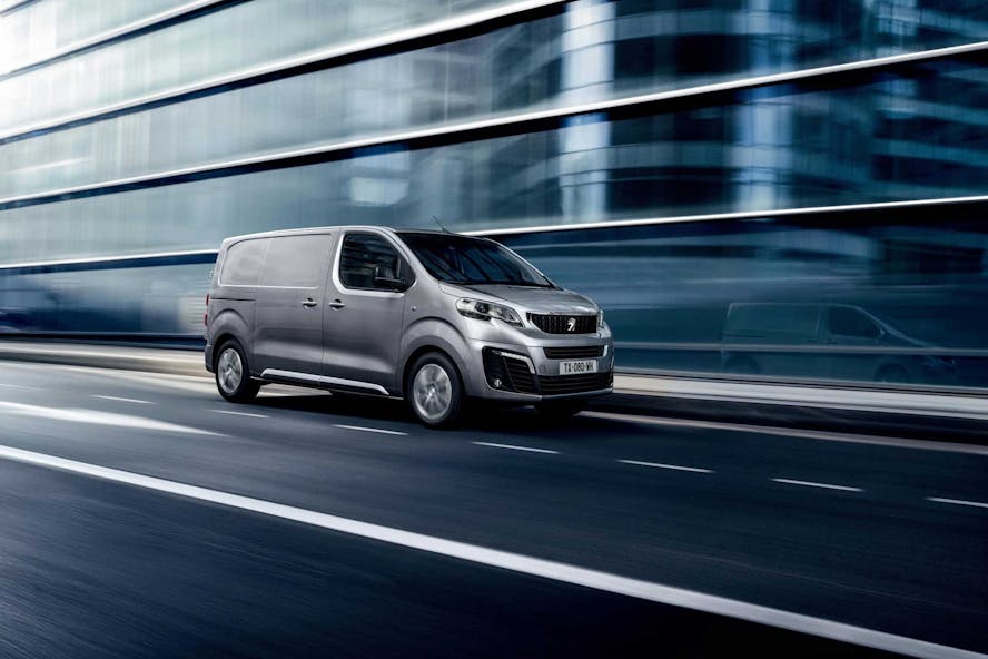 Peugeot e-expert electric van driving in city 