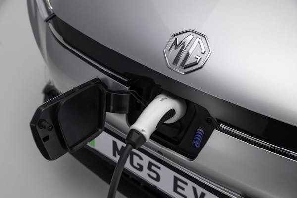 MG5 plug-in charging port