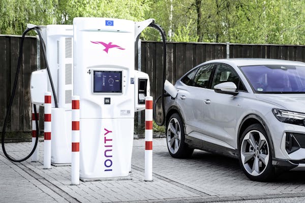 Audi Q4 e-tron Sportback charging