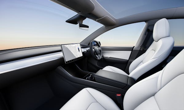 Tesla model y interior 