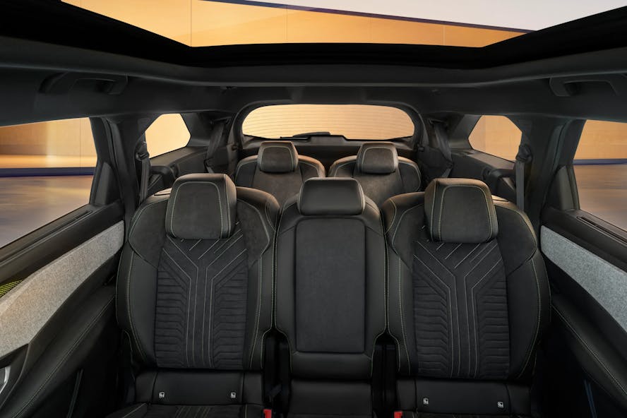 Peugeot e-5008 rear seats 2024