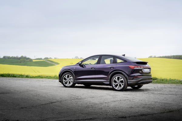 Audi Q4 e-tron Sportback side profile