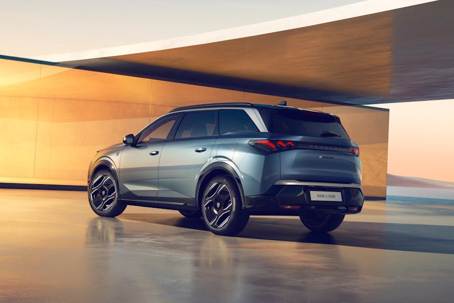 Peugeot e-5008 rear 2024