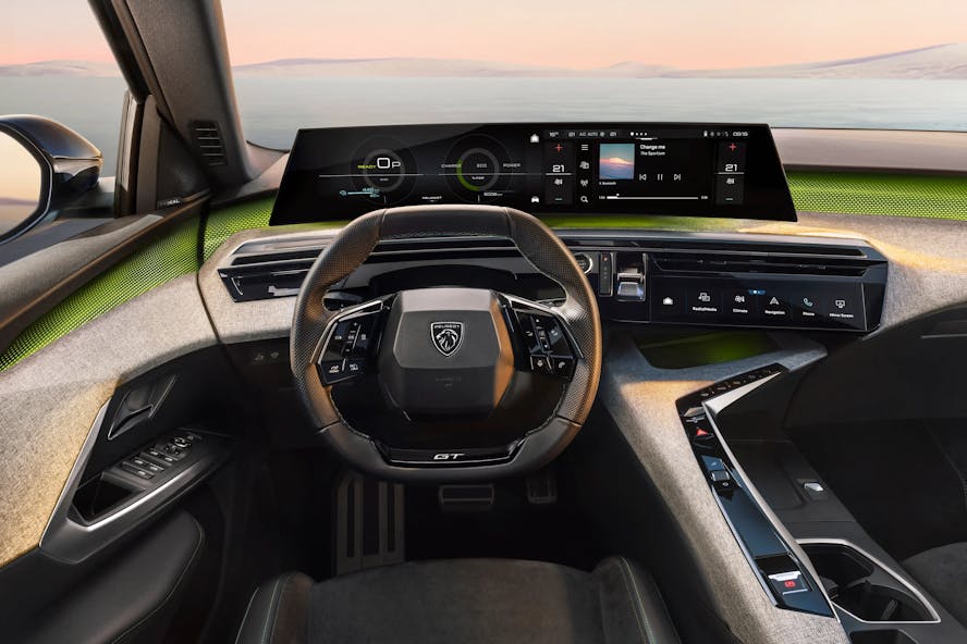 Peugeot e-5008 interior