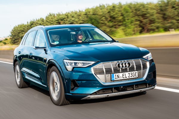 Audi e-tron dynamic motorway