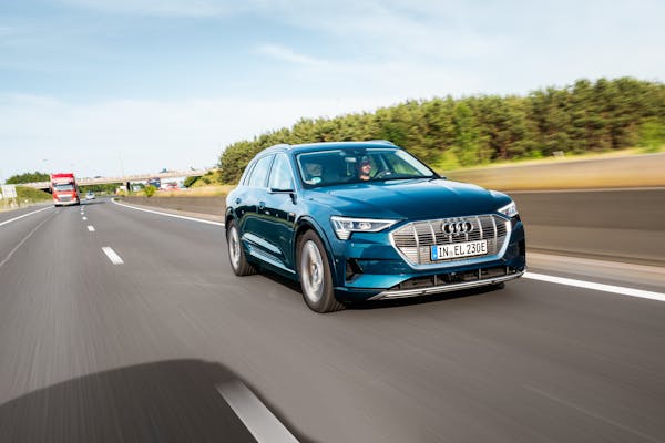 Audi e-tron dynamic motorway