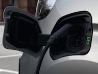 Peugeot e-expert electric van charging