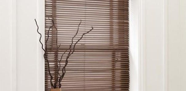 Venetian blinds are made from aluminium or wood and come in a range of sizes with slats of different widths. Thanks to tilting horizontal slats, your venetian blinds can be kept fully extended, using the adjustable angles of the slats to get the perfect balance of light in your room. All of our ready made venetian blinds include fitting instructions and a cord safety device.