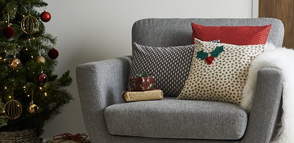 THE HOME OF HOMEMADE: CUSHIONS
