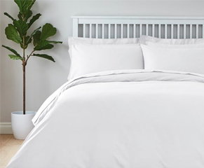 Made from 100% cotton percale weave our Easycare range offers lots of benefits associated with natural fibres, like breathability and softness. Perfectly crisp yet soft, cool and comfortable against your skin, a percale weave is ideal for warm sleepers and warmer summer nights.