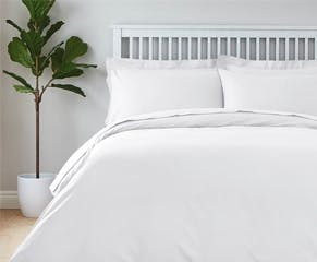 Made from 100% cotton percale weave our Easycare range offers lots of benefits associated with natural fibres, like breathability and softness. Perfectly crisp yet soft, cool and comfortable against your skin, a percale weave is ideal for warm sleepers and warmer summer nights.