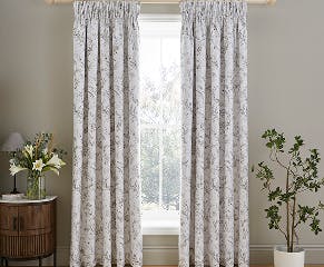 Timeless draping for a view to admire