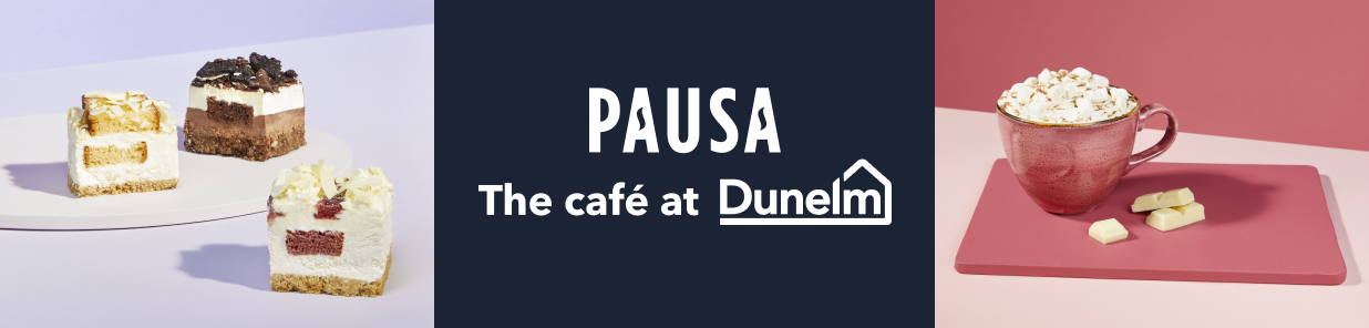 Pausa logo with cakes and hot chocolate