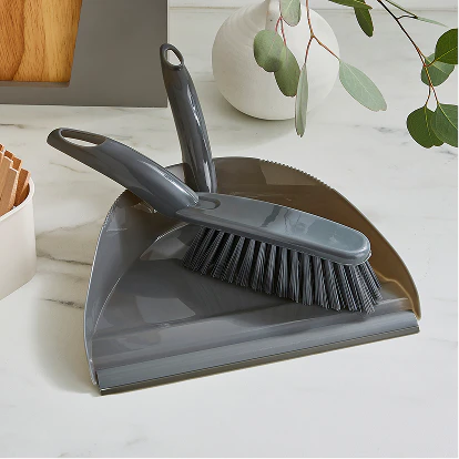 Dustpans & brooms