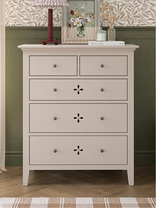 Chest of drawers