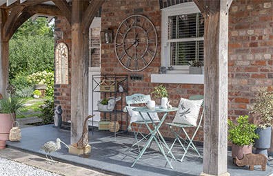 LITTLE WAYS TO REFRESH YOUR OUTDOOR SPACE