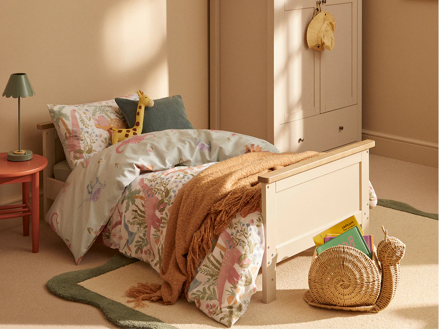 Kids' bedroom