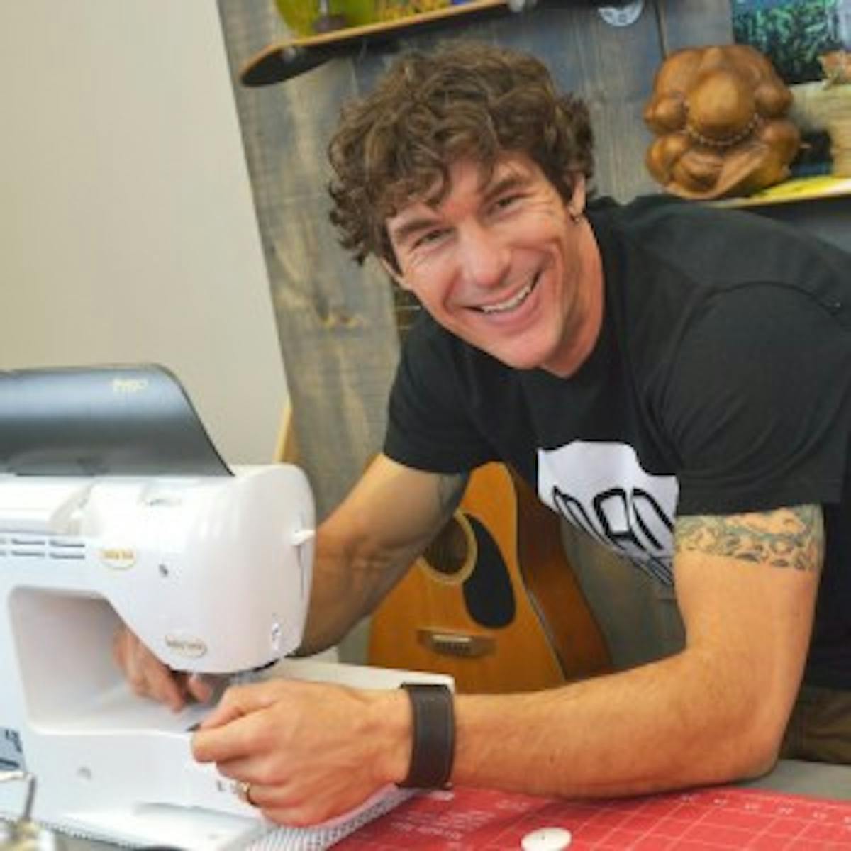 Rob Appell de Man Sewing Rob Appell de Man Sewing