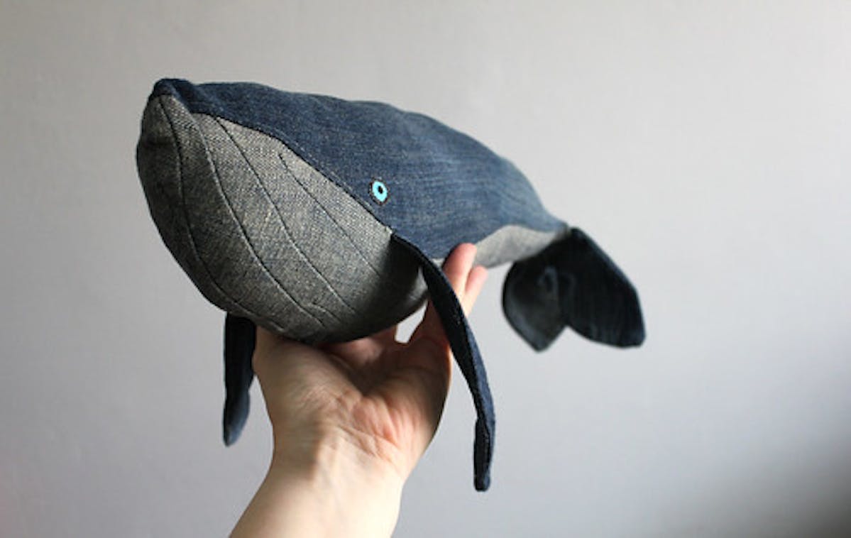 Repurposed denim jeans whale toy by blogger Valaan Villapaita Repurposed denim jeans whale toy by blogger Valaan Villapaita