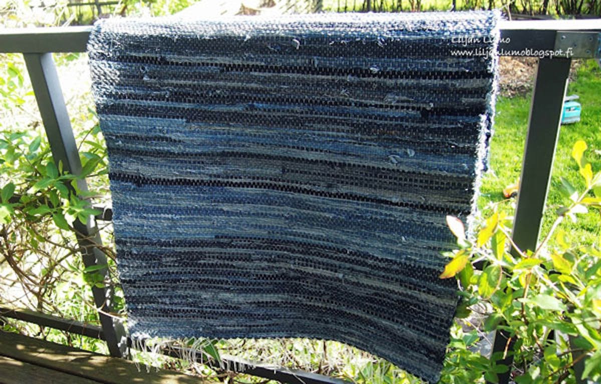  repurposed denim jeans rag rug by blogger Liljan Lumo