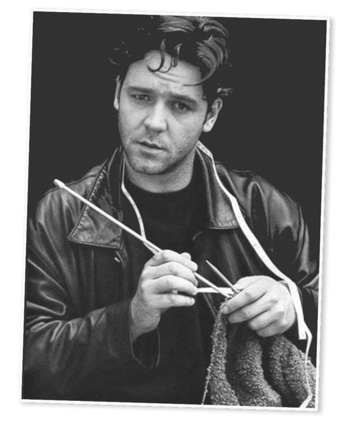  Russel Crowe Knitting