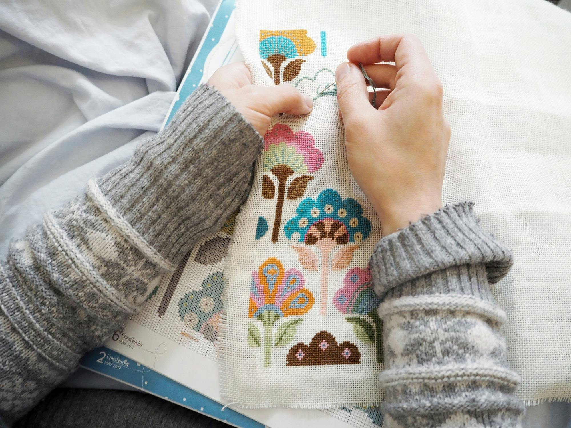  crafting flowers with hand embroidery 