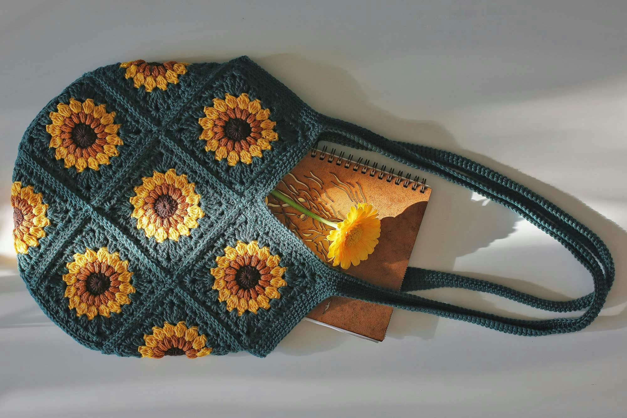  Bolso veraniego con flores hecho a mano.