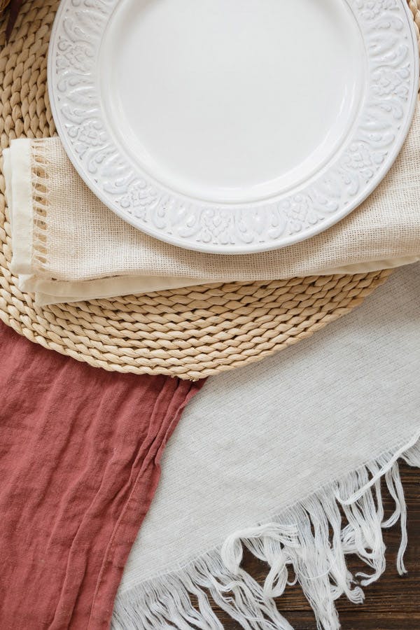  Linen table setting wedding gift ideas in neutral colors