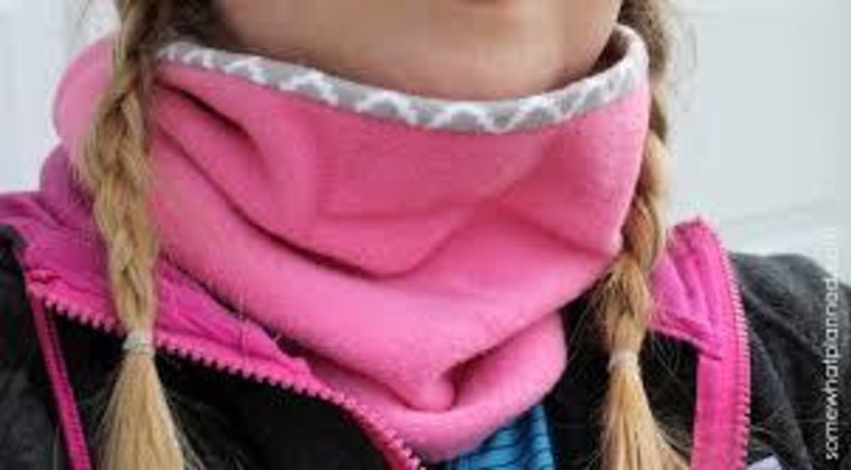  A sewn neck gaiter