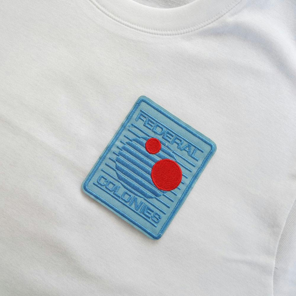  Geborduurde patch in blauw en rood om op kleding te strijken