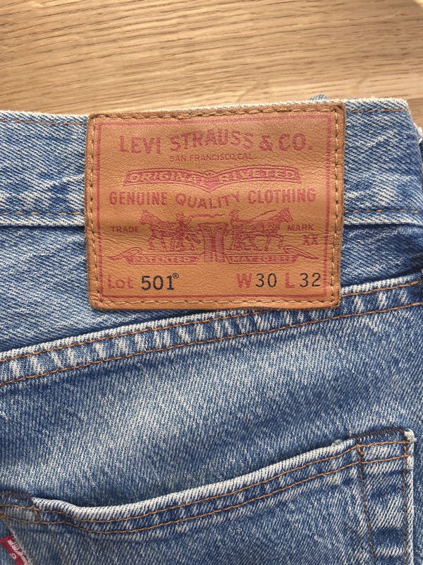  Close up of Levi&#039;s waistband patch label on blue jeans