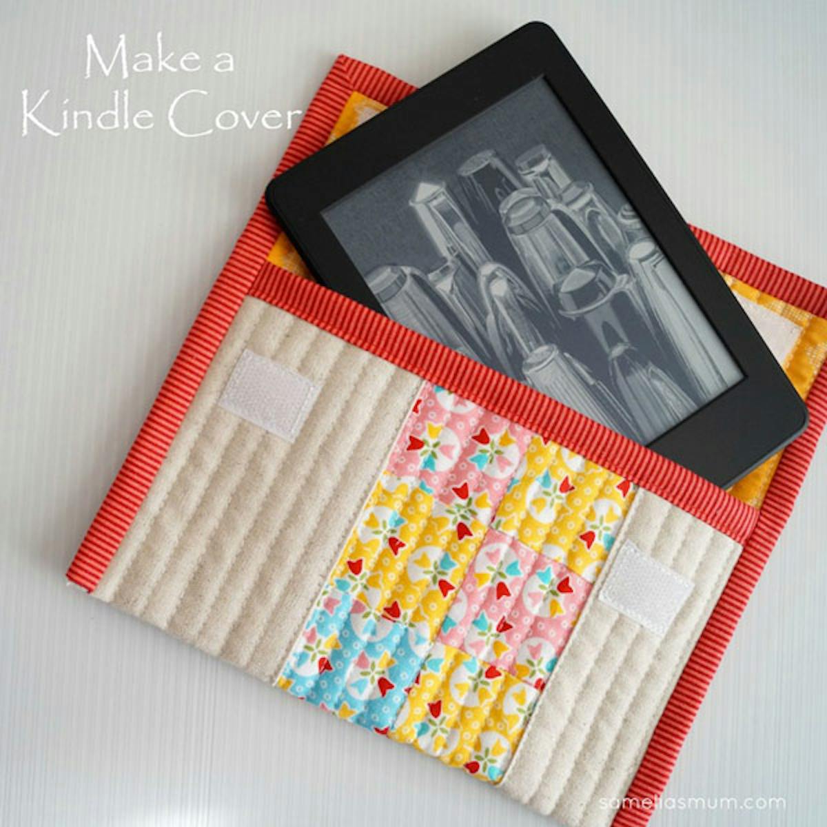 Une housse de Kindle en patchwork du blog Samelias Mum Une housse de Kindle en patchwork du blog Samelias Mum