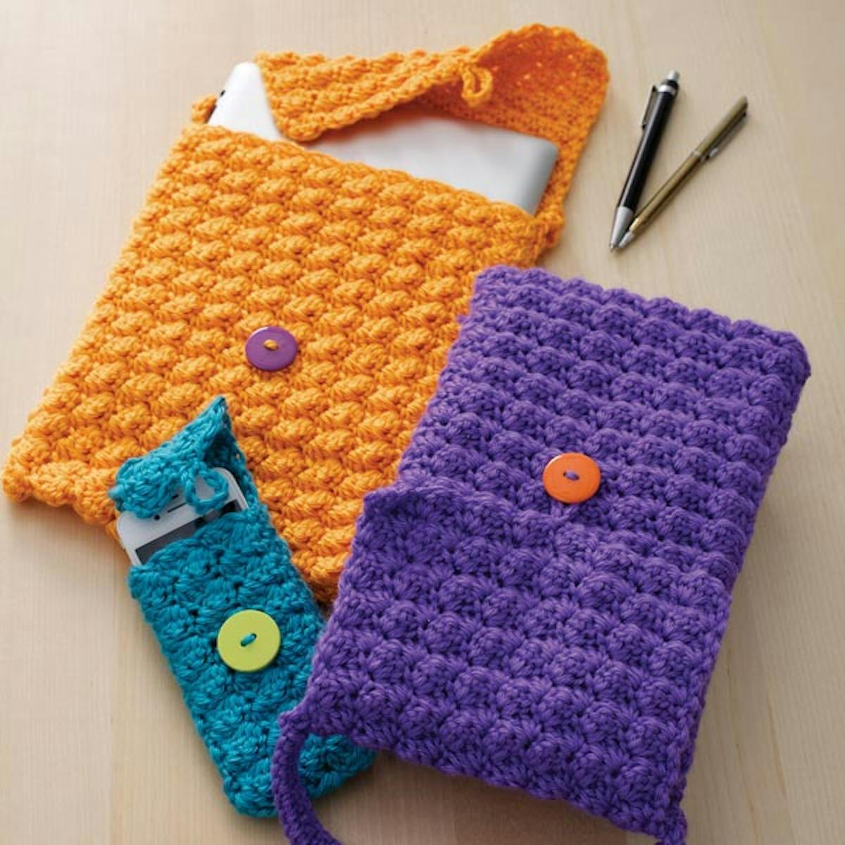 Housse de tablette en crochet facile du blog Yarnspirations Housse de tablette en crochet facile du blog Yarnspirations