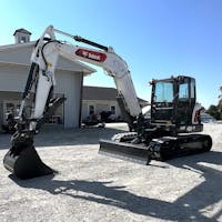20K (19,600 lb) Compact Excavator w/Hydraulic Thumb