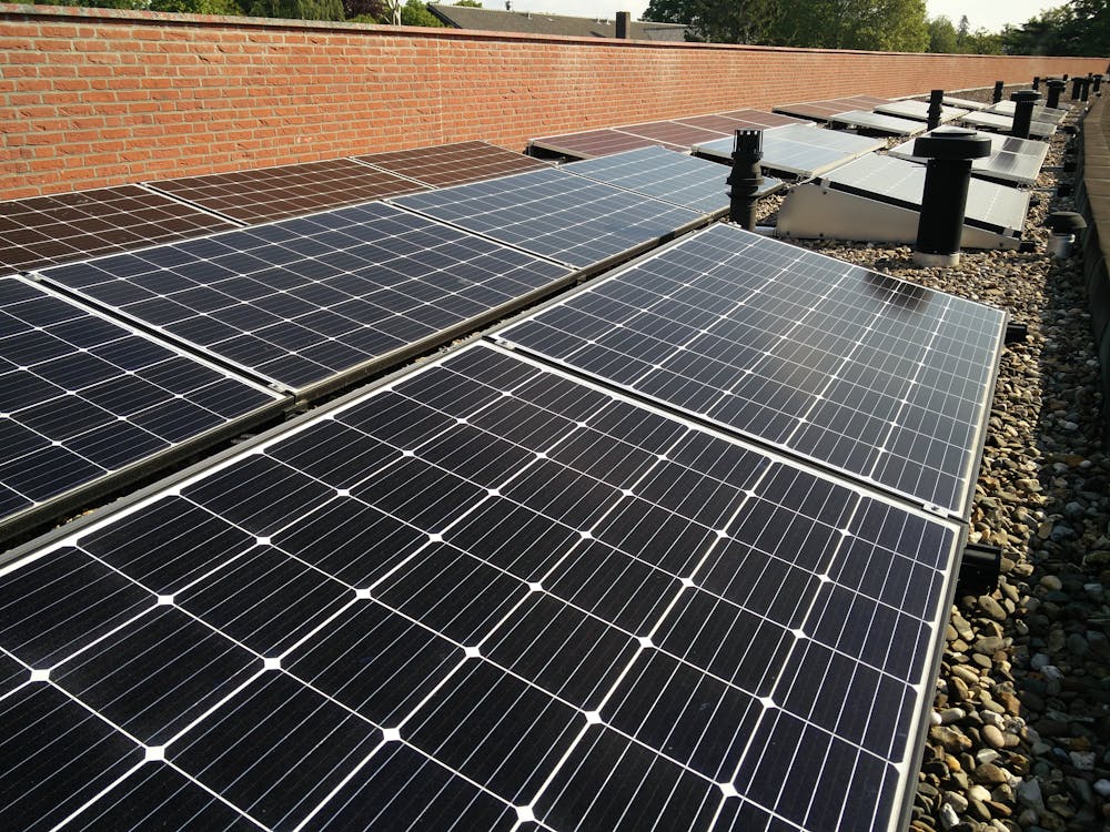 Zonnepanelen op plat dak Zonnepanelen op plat dak