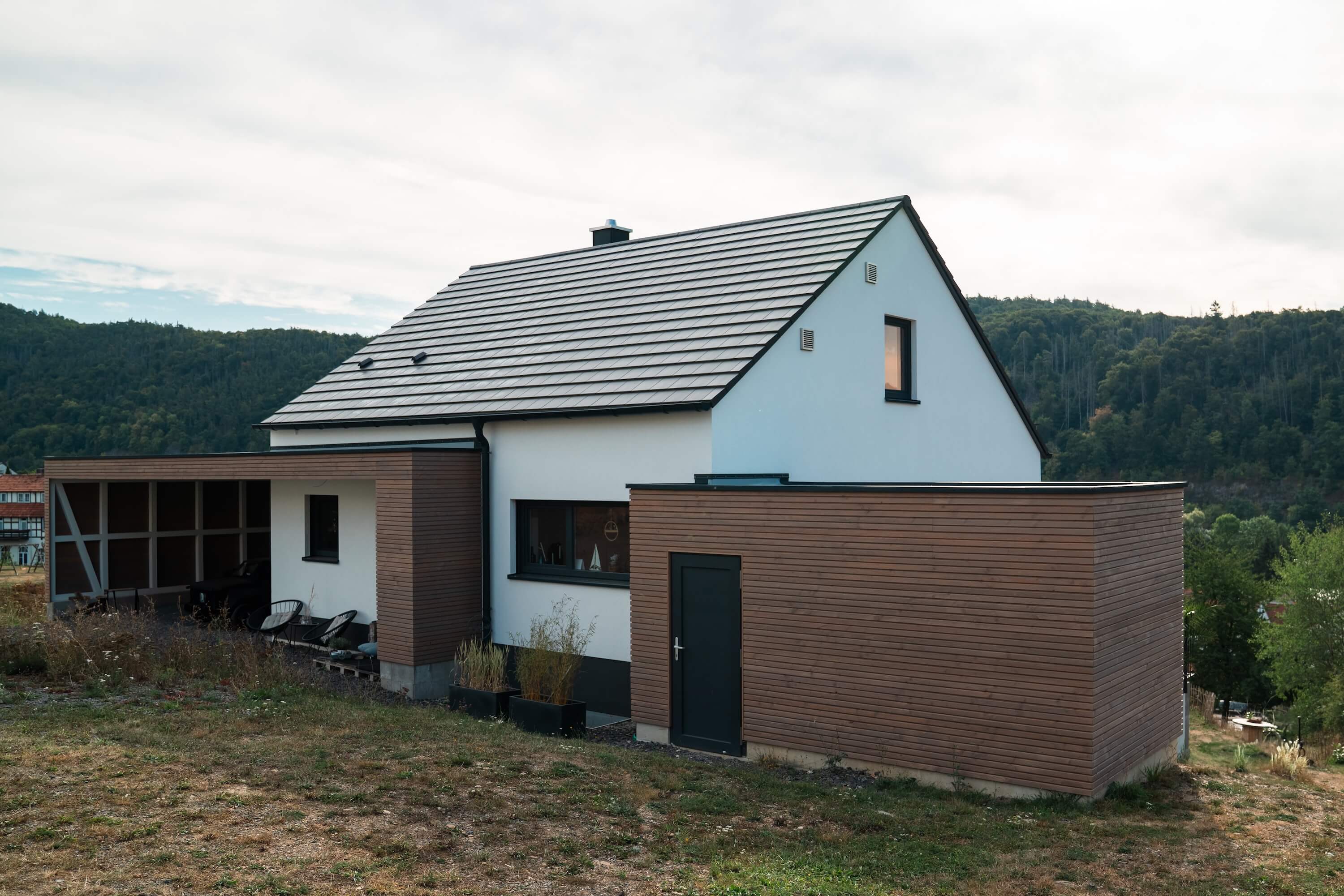 Neubau in Massivbauweise mit Carport
