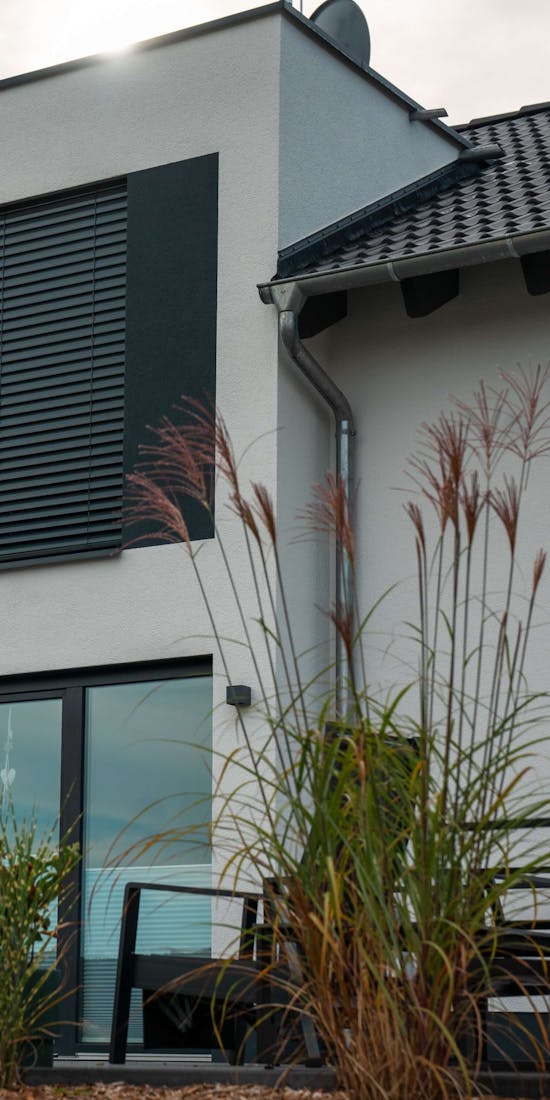 Hausfront von individuell geplantem Haus vom Architekten