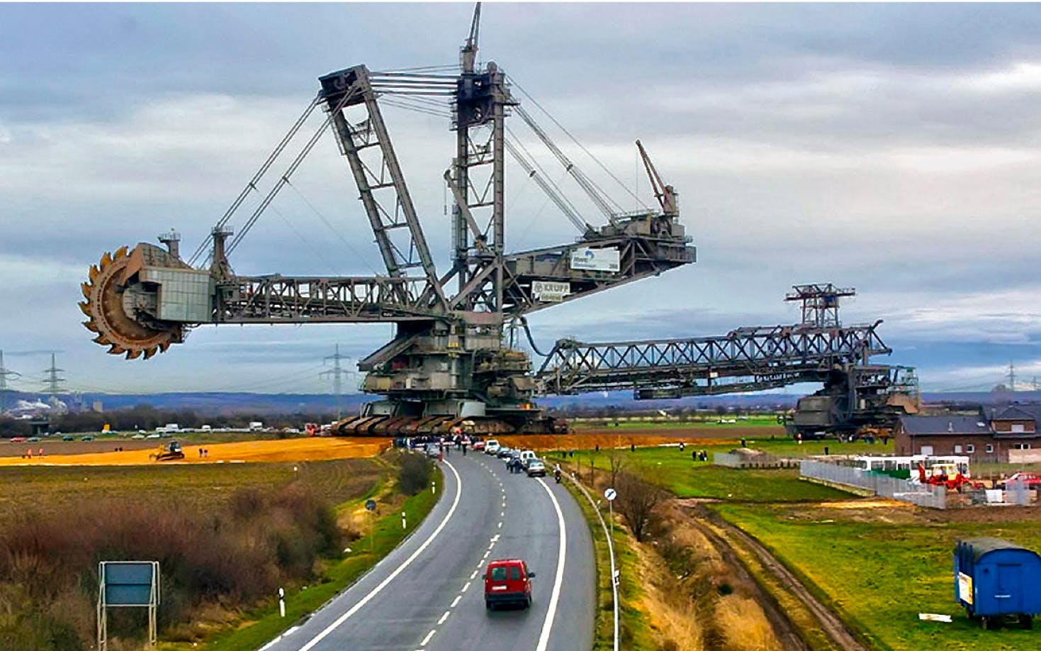 Image of giant Germa bucket escavator