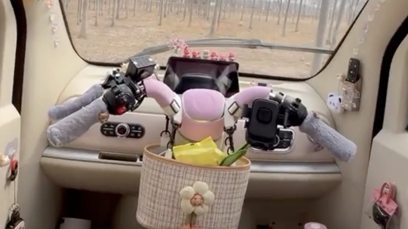 Handlebar steering wheel of tiny three-wheeled motorhome