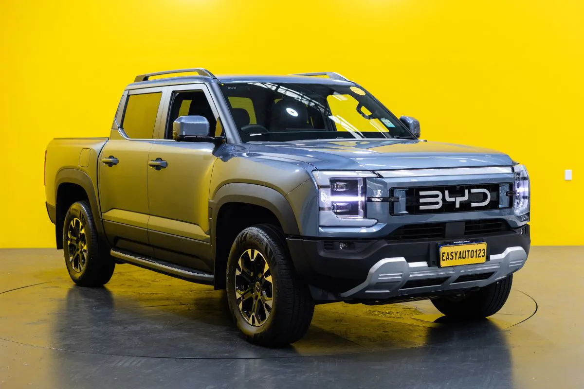 BYD Shark Ute in blue 