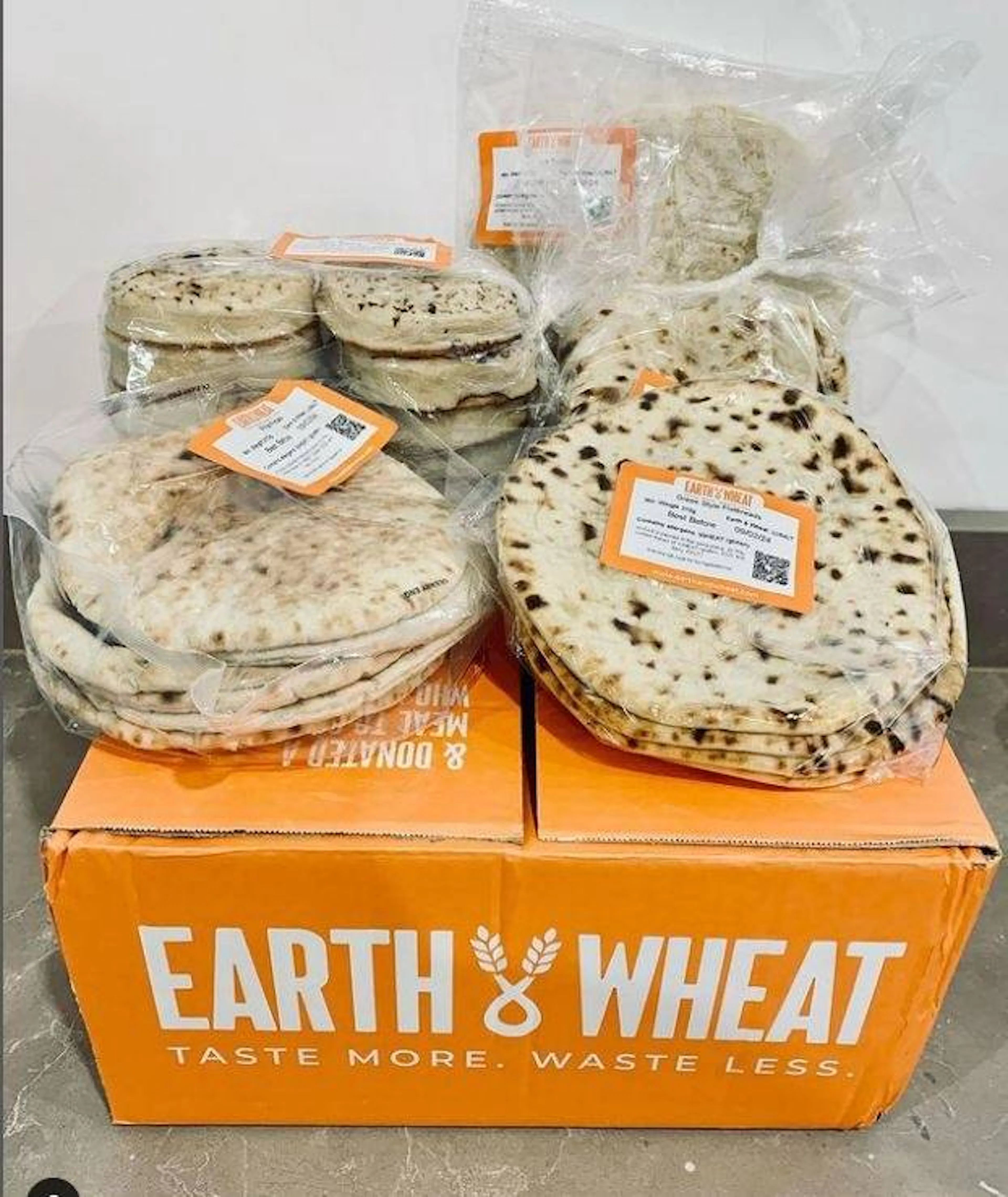Customer image of the Essentials bread box delivered 