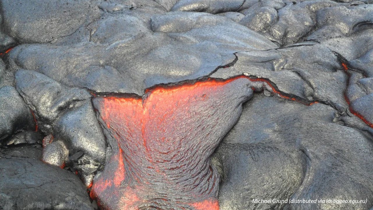 pahoehoe lava erupting