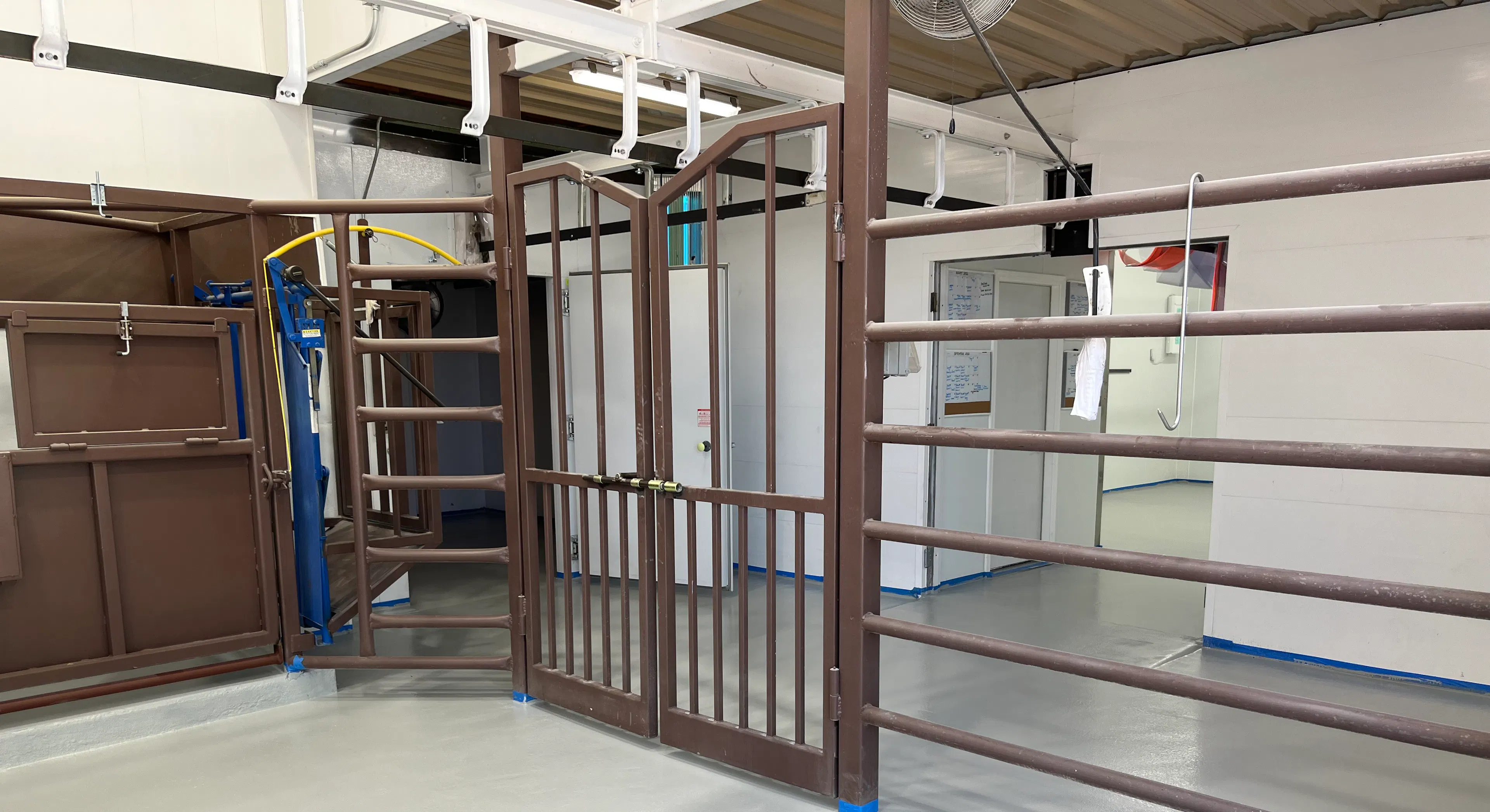 Domino black white and gray high-contrast floor coating