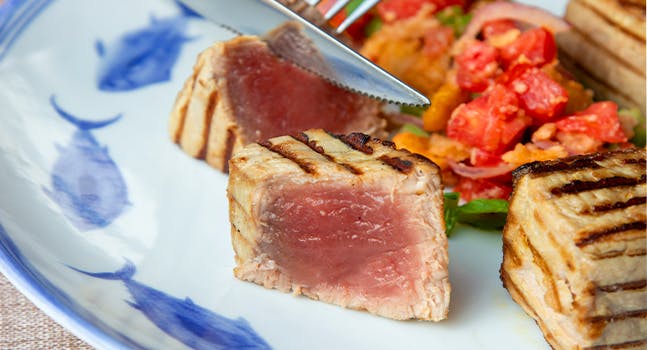 Cubi di ventresca di tonno rosso del Mediterraneo con panzanella di taralli da Eataly Milano 