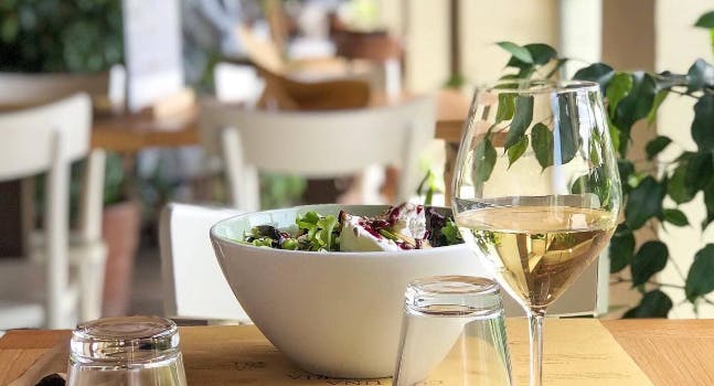 Insalata con calice di vino - Eataly